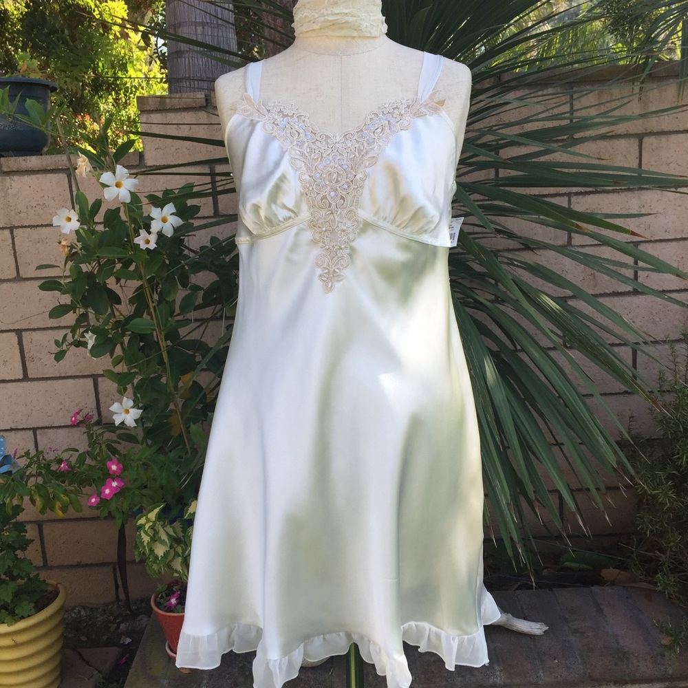Sexy Bridal Wedding Nightgown White Satin & Lace w Pearls Short Slip Small NWT